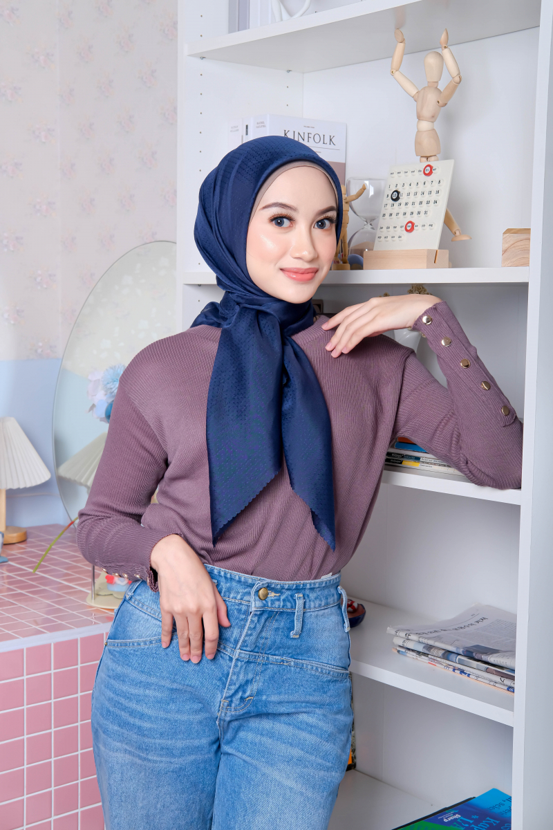 Dhiya Lasercut Navy